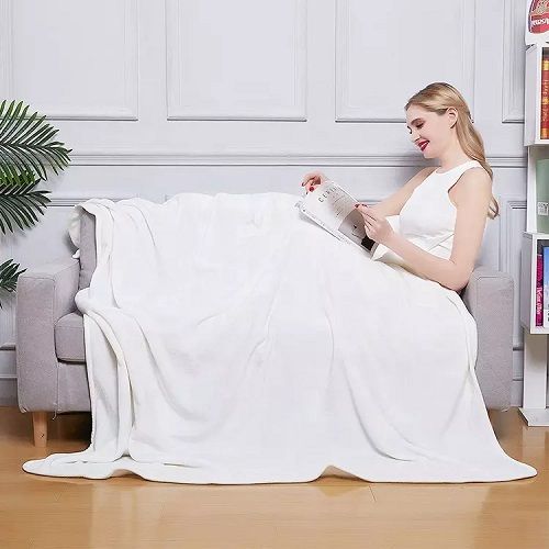 Flannel Blanket Bed Sheet/Comforter-white