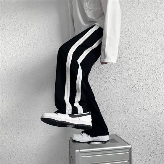 Wide Sweatpants. Black/white Stripes