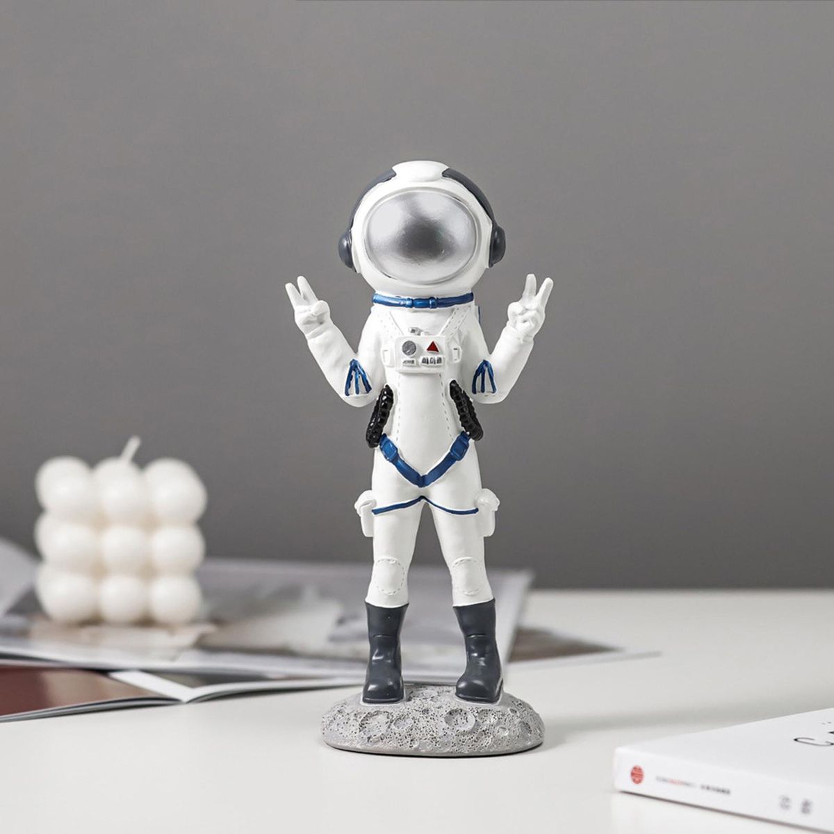 Creative Astronaut Figurines Arts And Crafts Modern Planet Victory