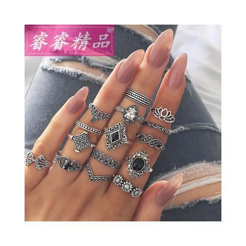A Silver Stainless Stain Kunckle Rings