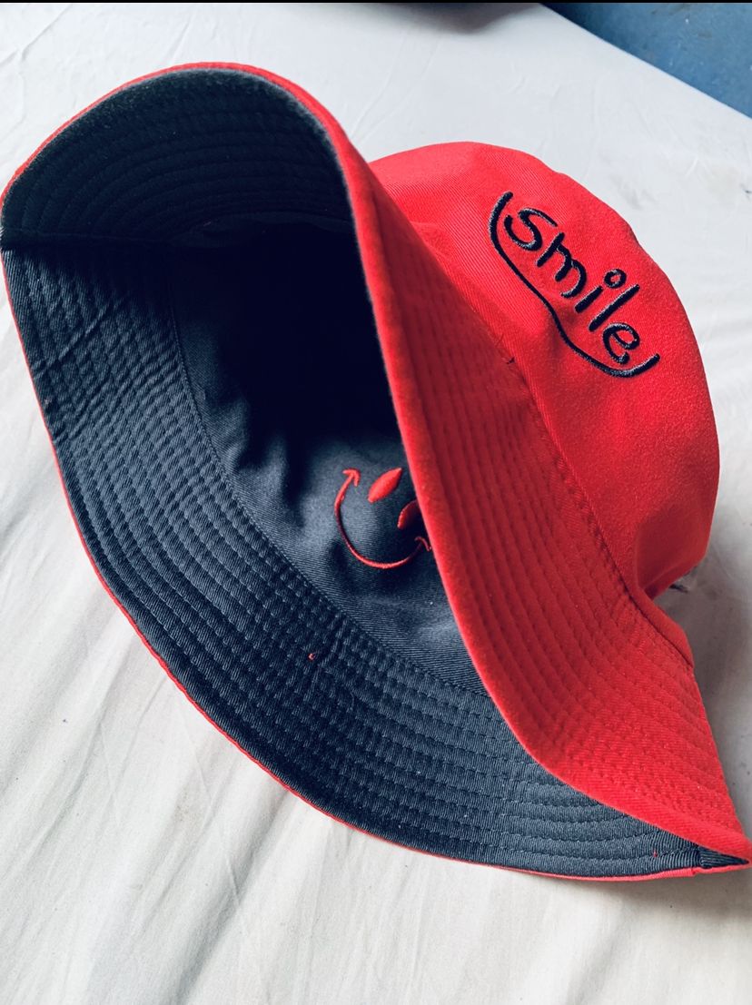 UNISEX REVERSIBLE SMILE BUCKET HAT CAP