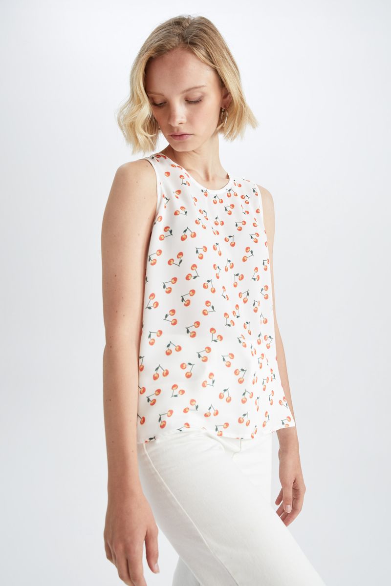 Woman Casual Regular Fit Woven Sleeveless Blouse - White