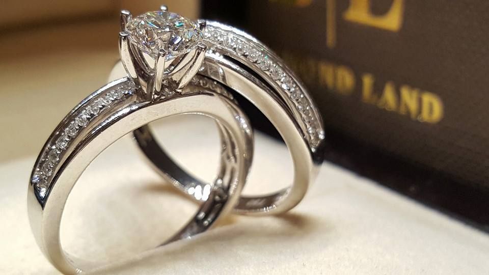 Beautiful Proposal Engagement Ring And Wedding Band For Women