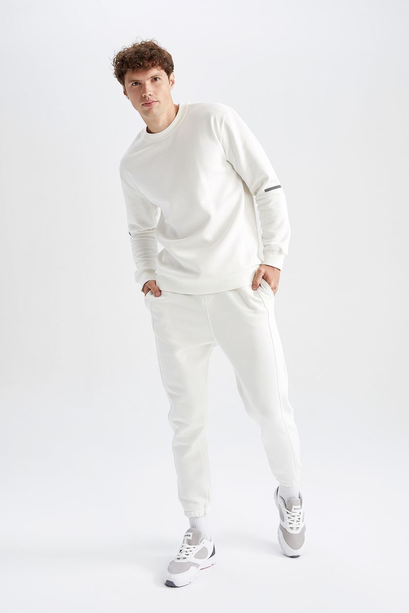 Man Knitted Standart Fit Jogger -Ecru
