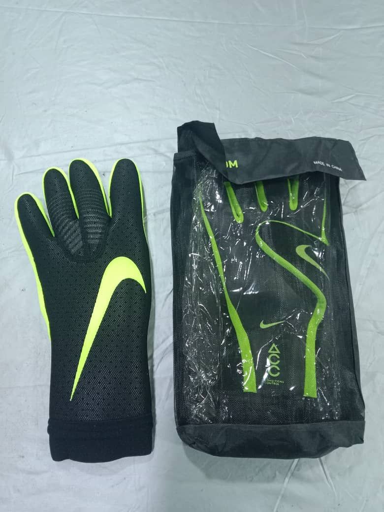 Football Goal Keeper Gloves