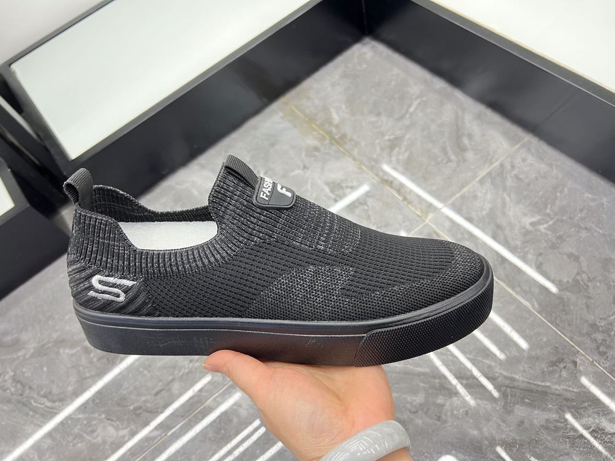 Men Comfortable Easy Wear Sneakers