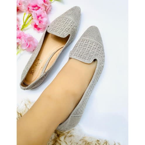 Paforated Ladies Flat Shoe