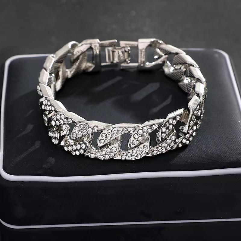 Fashion Silver Iced Out Diamond Shaped Hand Chain Bracelet