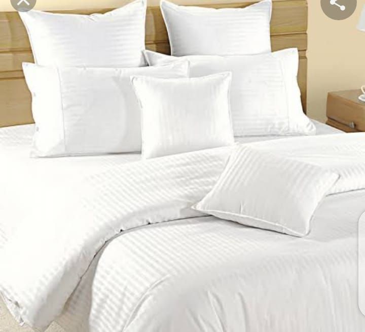 Plain Striped White Bedsheet With 4 Pillows
