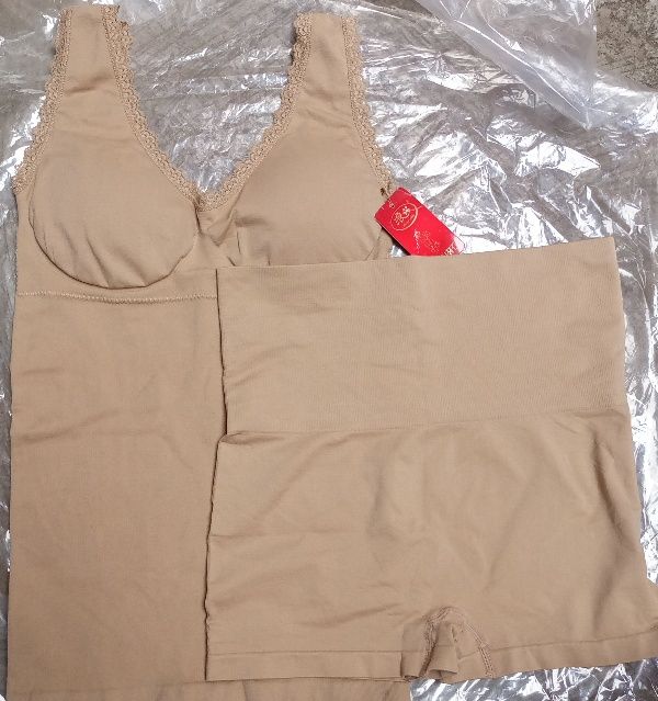 Ladies Set Of Lovely Sport Bar And Tight