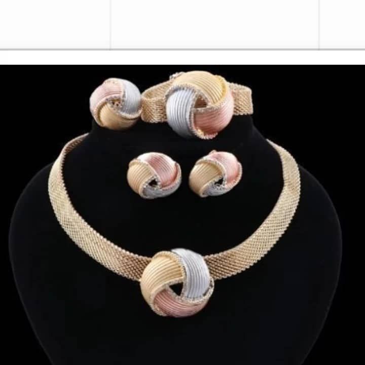 Three Tones Ladies Jewelries Necklace Sets