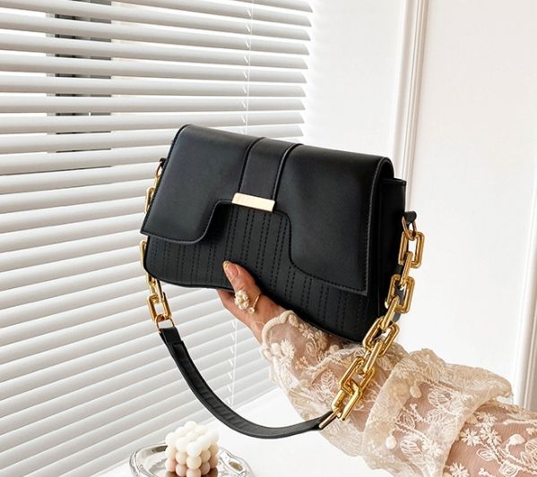 Ladies Lovely Sleek Handbag- Black