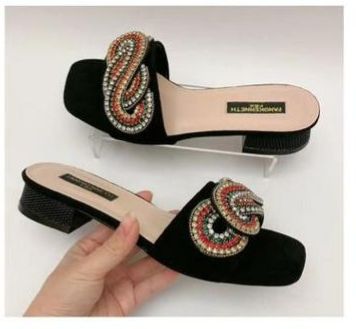 Gorgeous Low Heel Ladies Slippers-Black