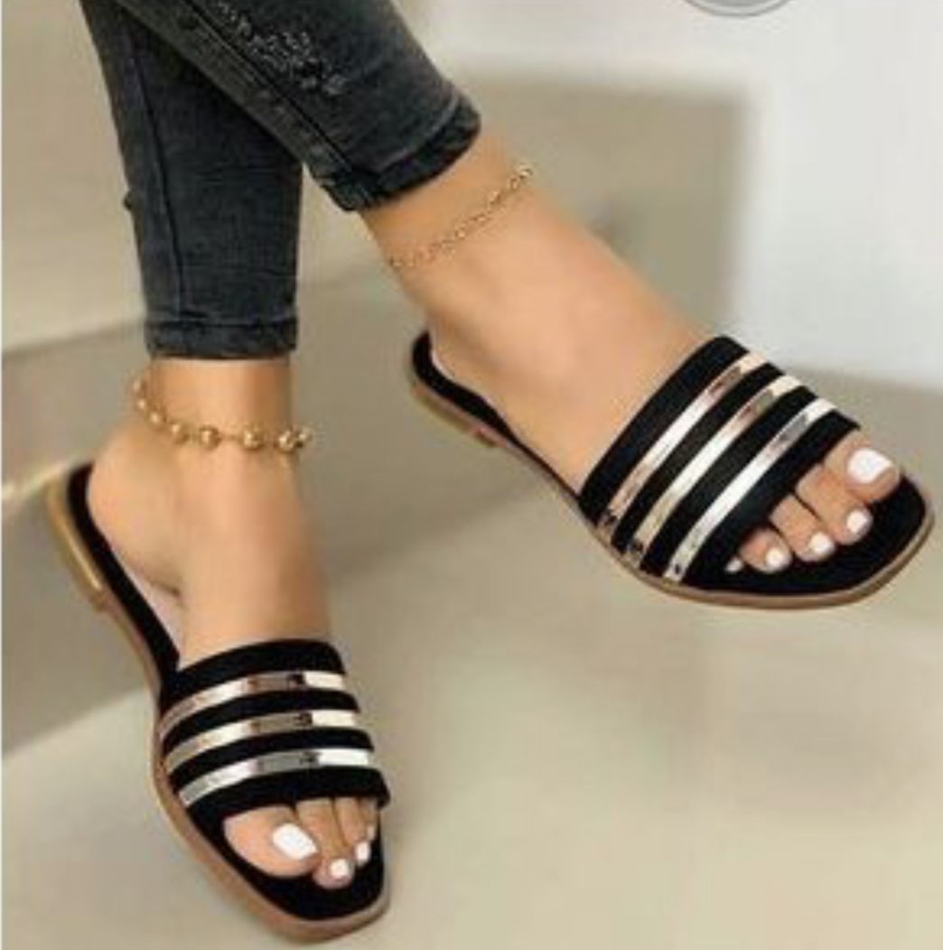 Female Cover Slippers Black