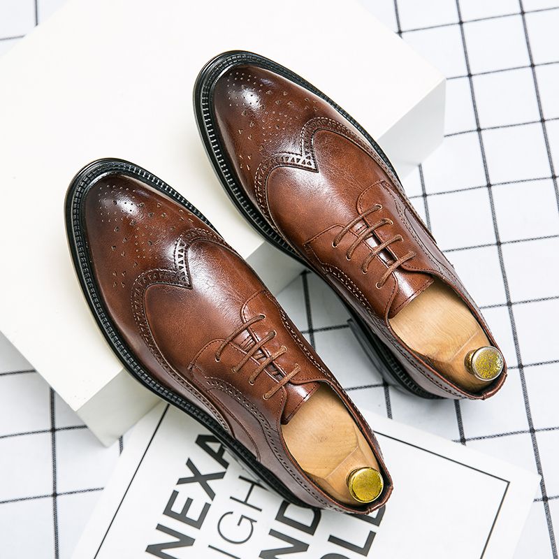Men's Large Size Pointed Toe Carved Leather Brown Shoes