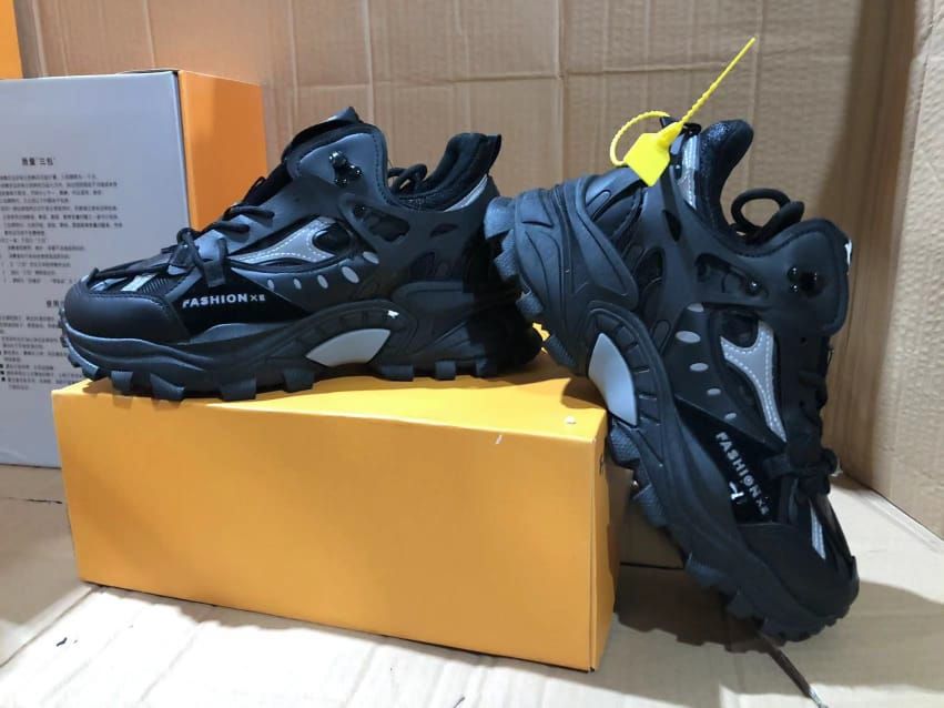 Trendy High Quality Design Sneakers Black