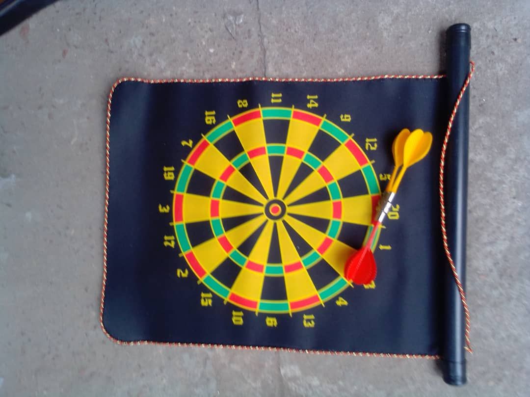 Magnetic Dart Board Set With 4 Magnetic Darts Easy Hanging For Kids