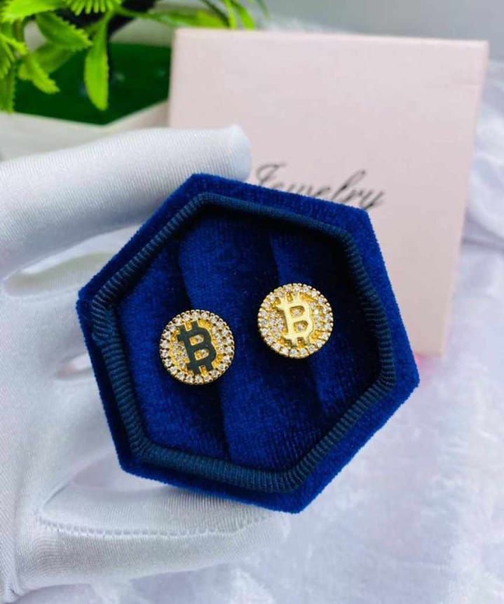 ONE PAIRS UNISEX ICE STUD EARRINGS