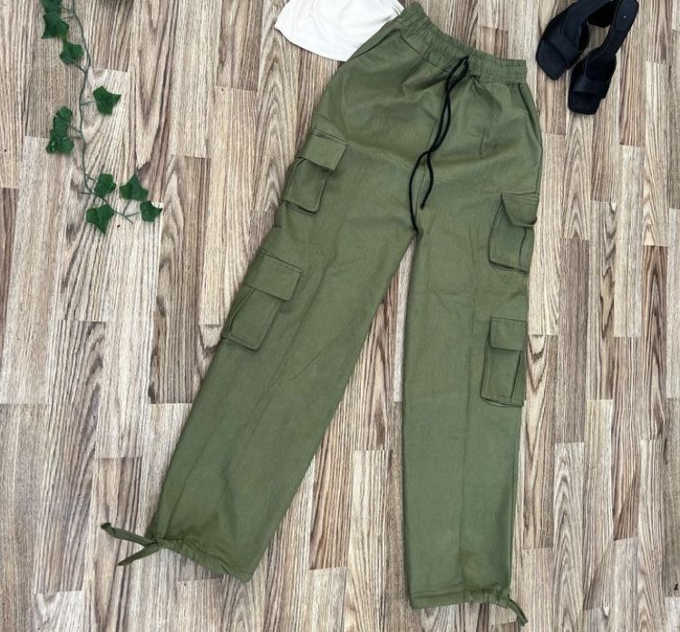 Cargo Joggers/ Cargo Pants(best Pair With A Crop Top)