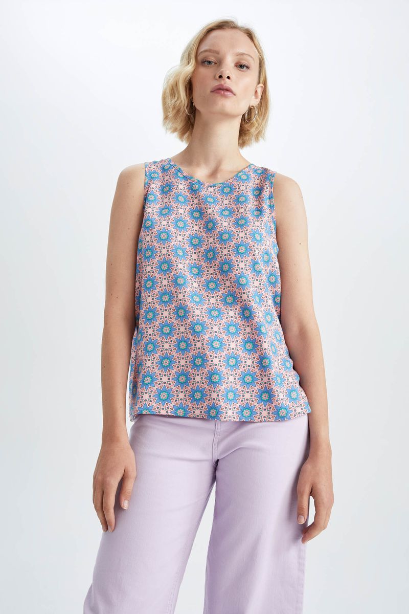 Woman Casual Regular Fit Woven Sleeveless Blouse - Multi