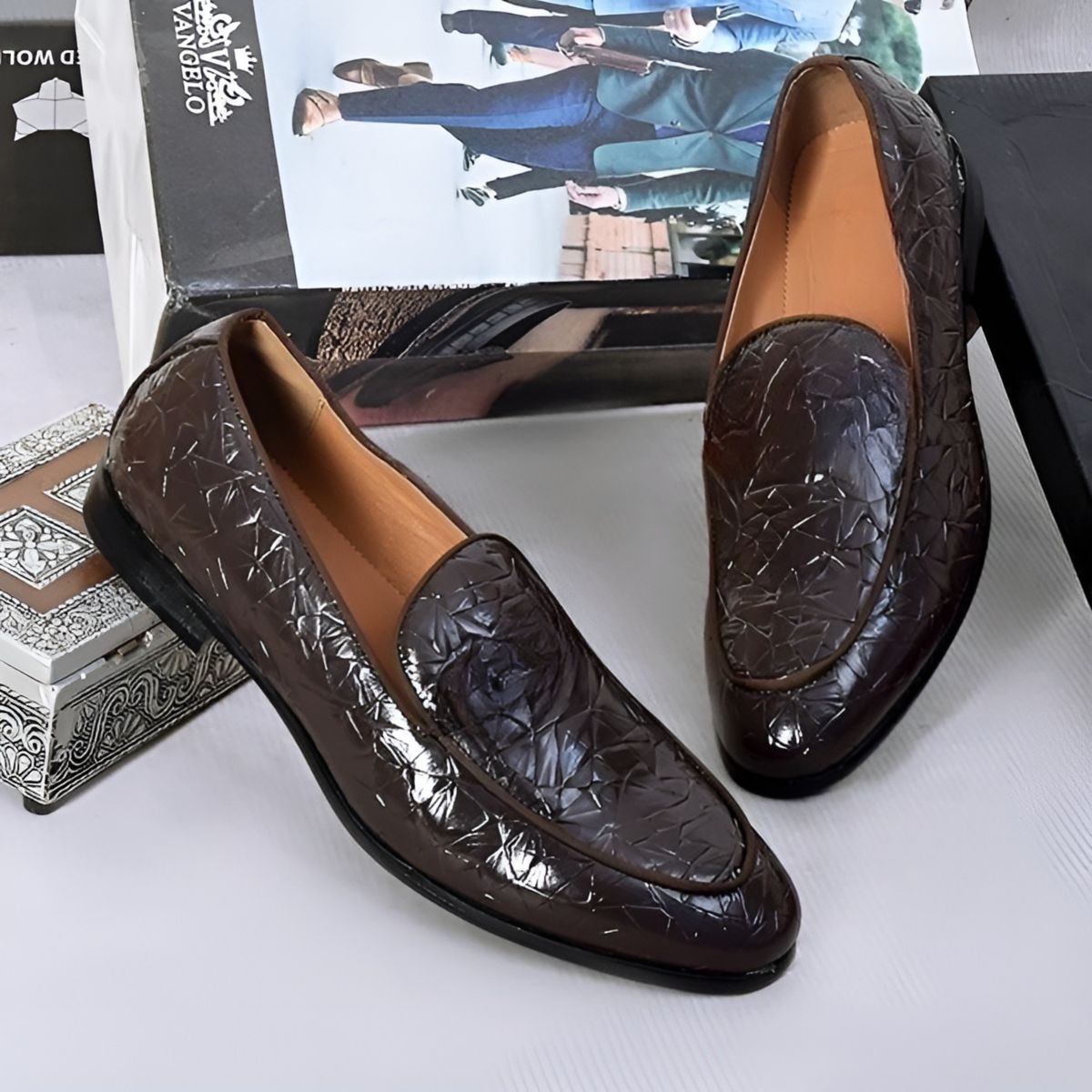 NEW CRACK CHAIN DESIGNER SHOE BROWN