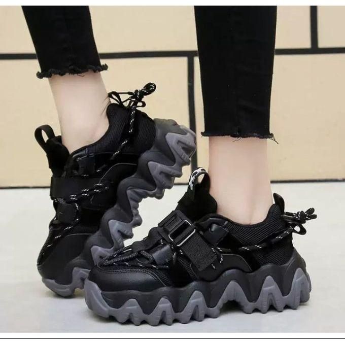Classic Unisex Unique Sneaker Black.