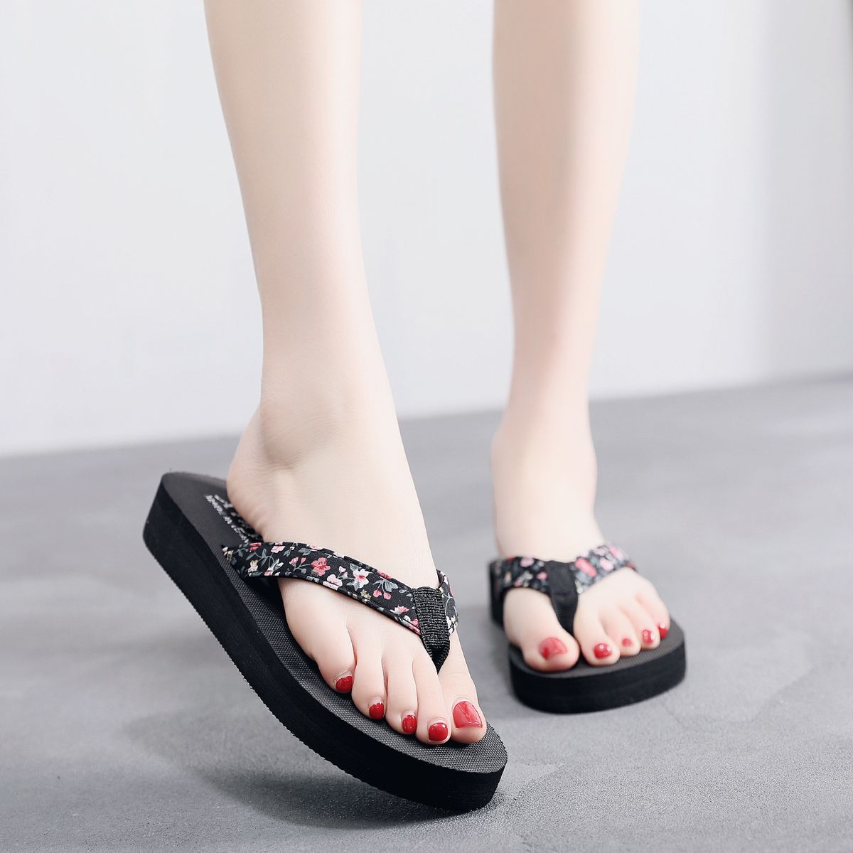 Unique Ladies Flat Sandals