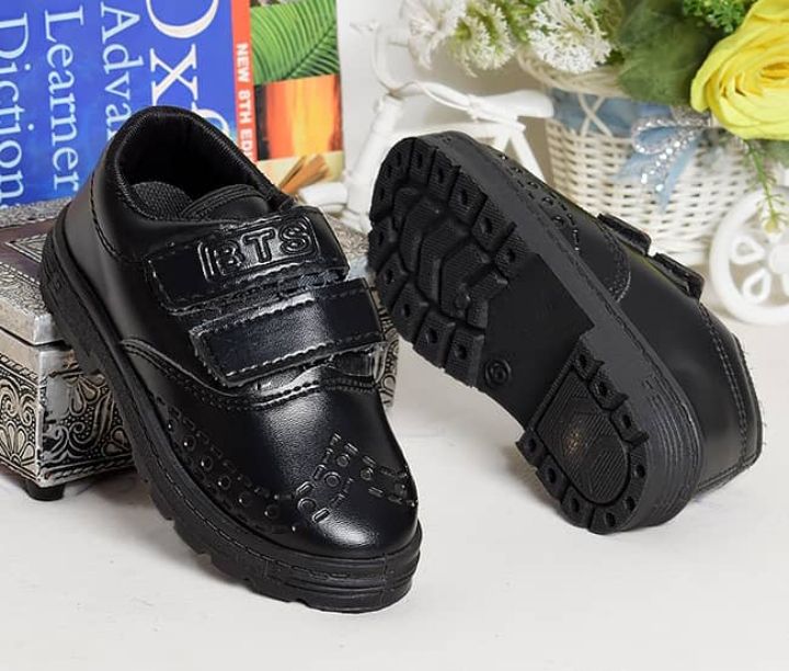 Quality BOYS Back To School Shoes With Socks - Black