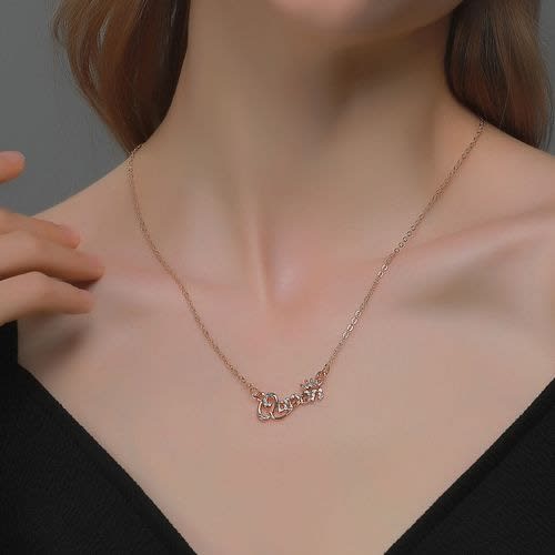 Queen Letter Pendant Necklace - Gold