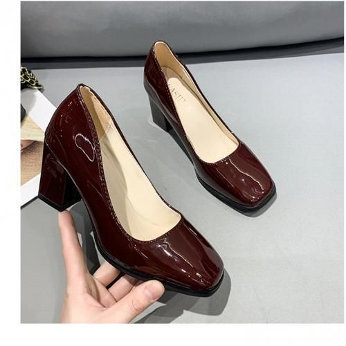 Block Heel Patent Leather Round Mouth Cover Shoe - WINE
