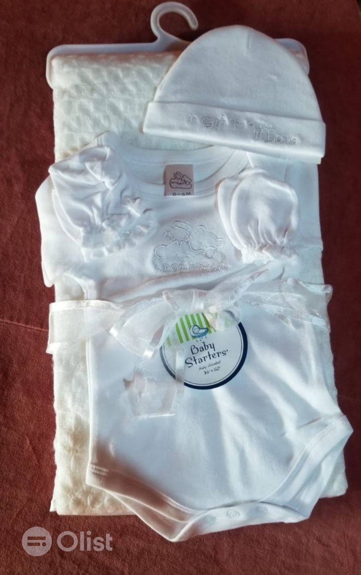 Baby Blankets With Bodysuit, Cap, Mitten And Sock