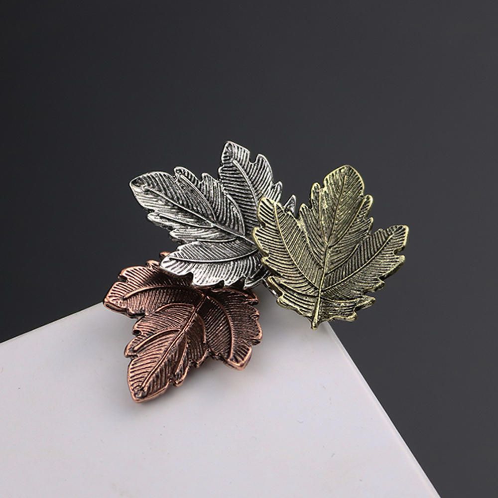 Vintage Unisex Retro Alloy Pattern Brooch Pin Badge