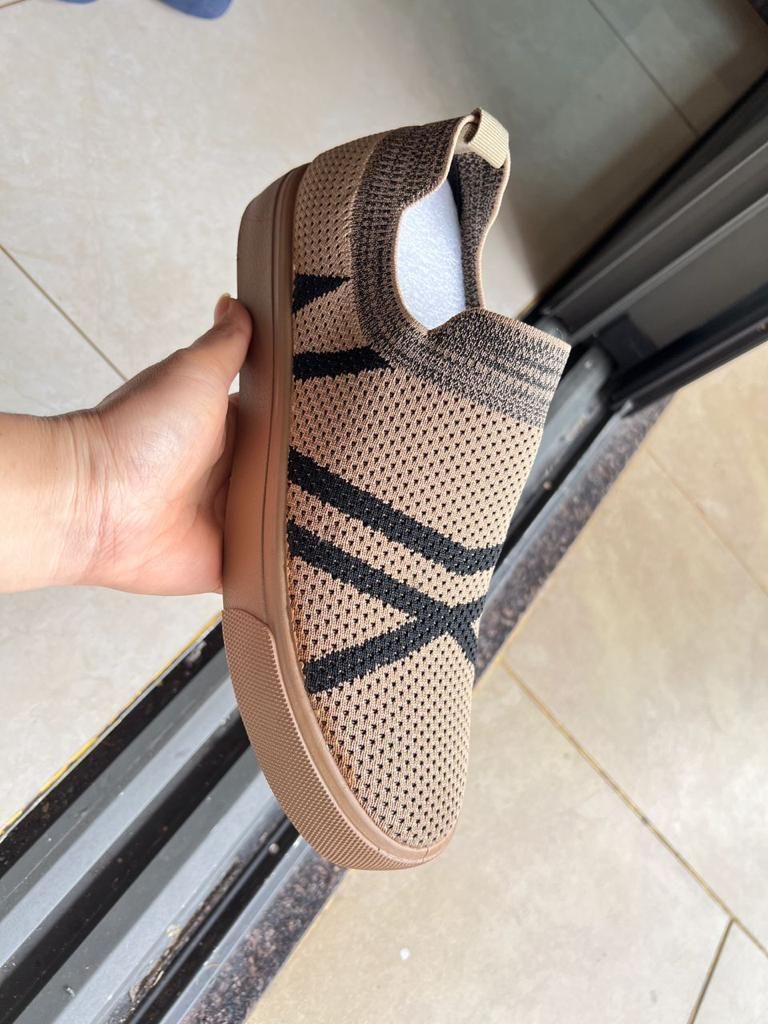 Men Soft Comfortable Sneakers Brown