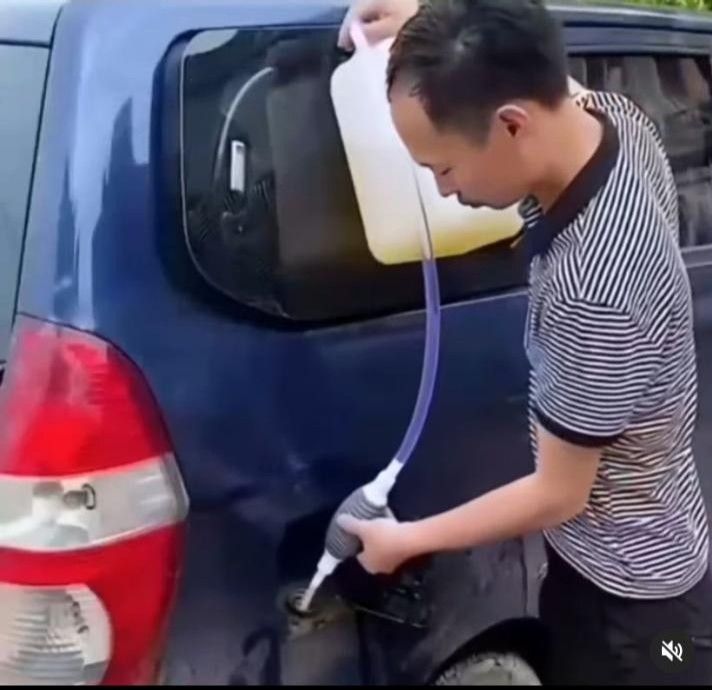 Liquid Transfer Siphon Pump For Petrol, Oil, Water And More, Manually Operated