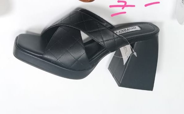 Beautiful Ladies Quality High Heels Slippers-Black