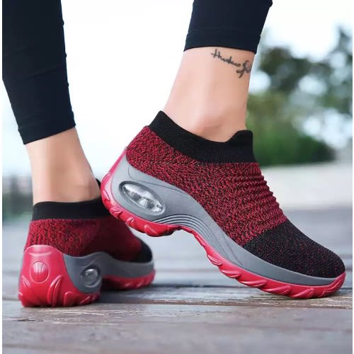 Women's Breathable Mesh Slip-on Sneakers - Red