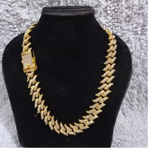 Iced Out Cuban Link Choker - Gold