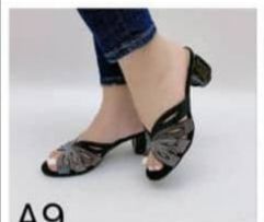 Gorgeous Women Low Heel Slippers-Black