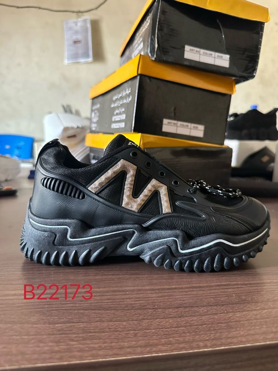 Soft  Ladies Unique Sneaker -artic Black